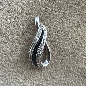 Sterling silver pendant diamonds